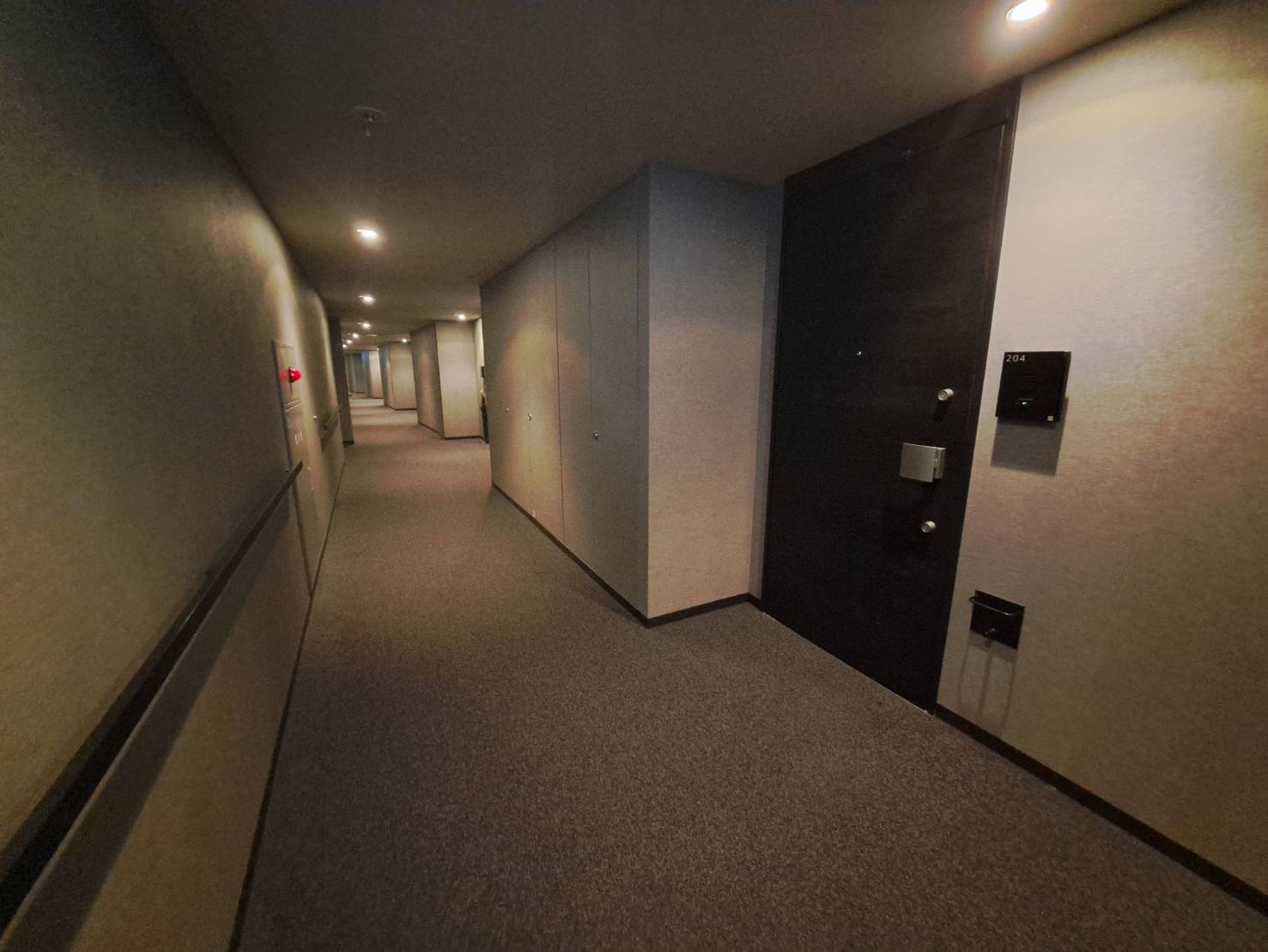 コンフォリア新宿タワーの共用廊下