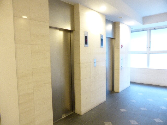 サンウッド三田タワーのエレベーターホール