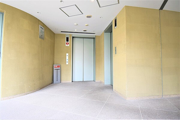 グリーンプリズムタワーのエレベーターホール