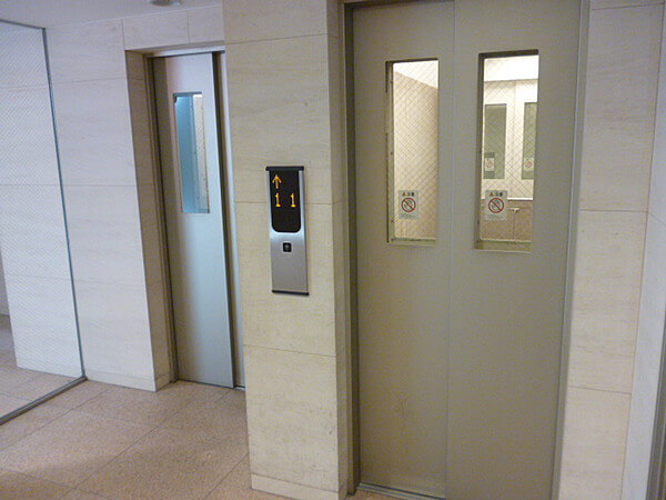 プレイス白金のエレベーターホール