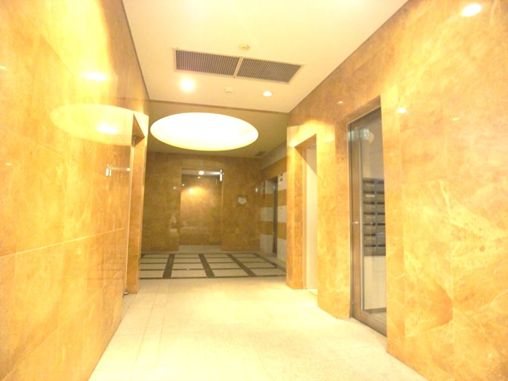 新宿アインスタワーのエレベーターホール