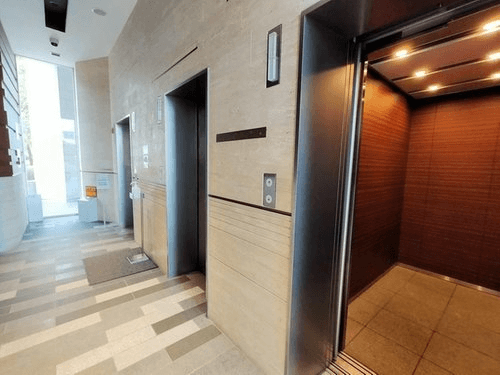 プラウドタワー白金台のエレベーターホール