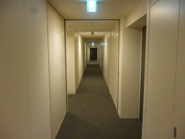 リエトコートアルクスタワーの内廊下