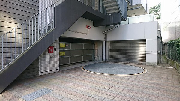モデルノトッレ松濤の駐車場