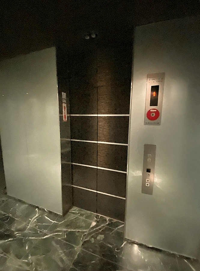 モデルノトッレ松濤のエレベーターホール