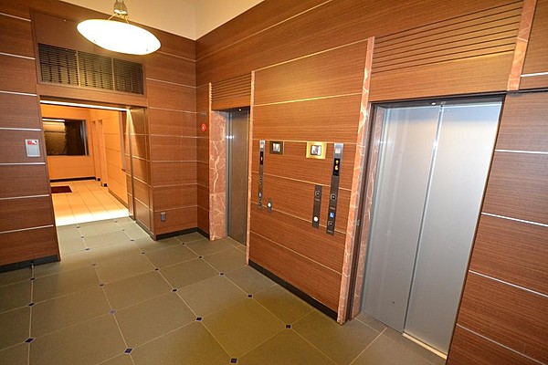 プラウドタワー亀戸のエレベーターホール