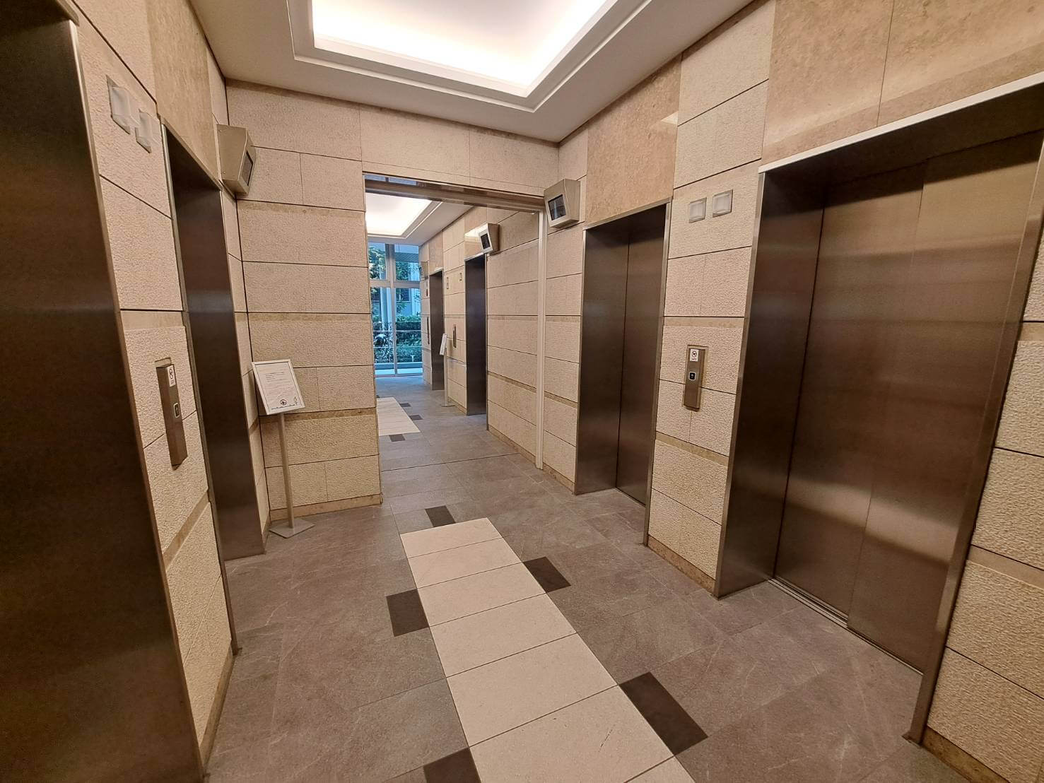 プライムパークス品川タワーのエレベーターホール