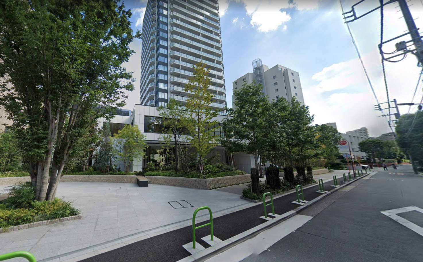 パークハウス三田ガーデンタワーの入り口周辺