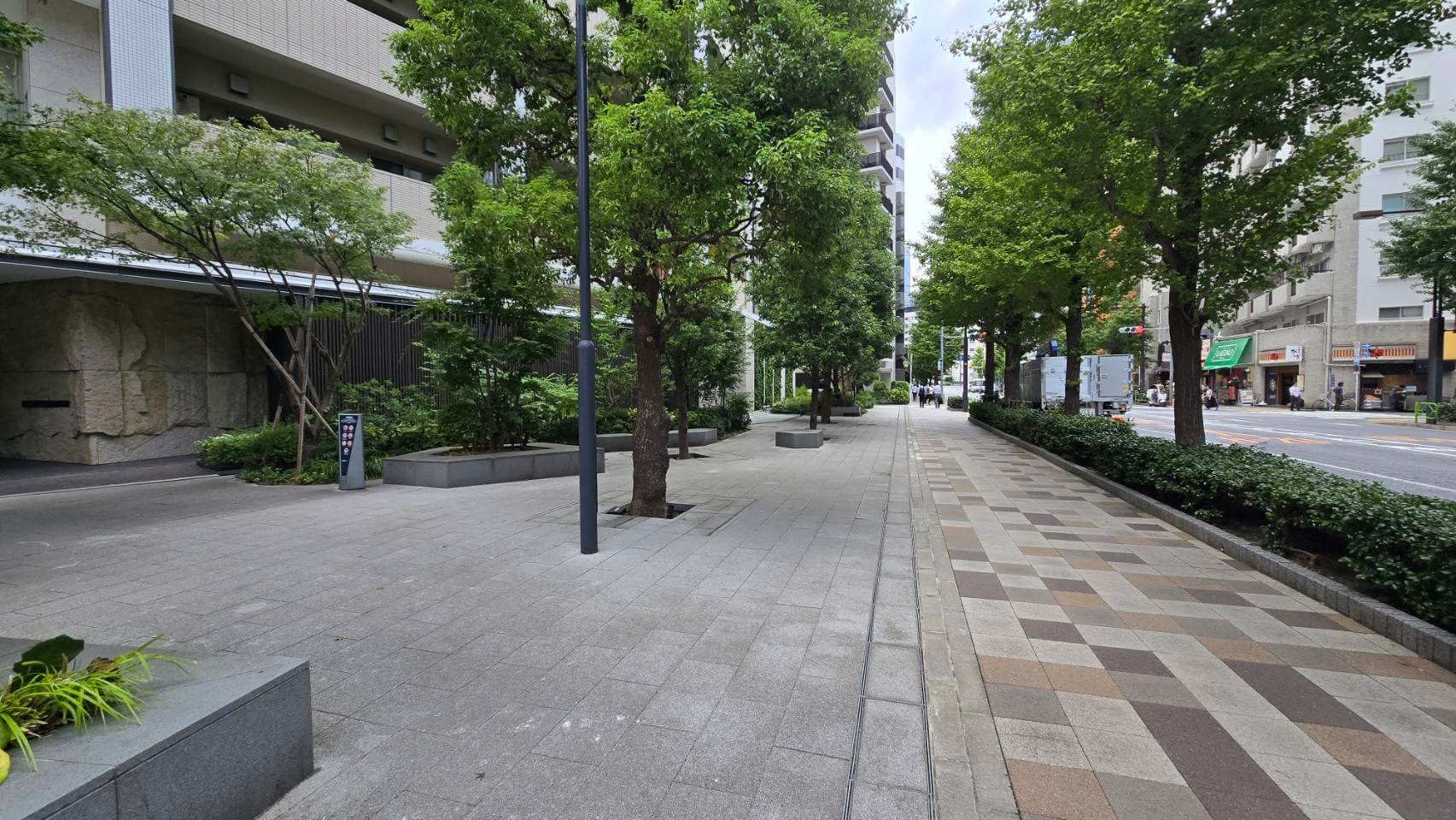ブリリア ザ タワー東京八重洲アヴェニューの周辺道路の写真