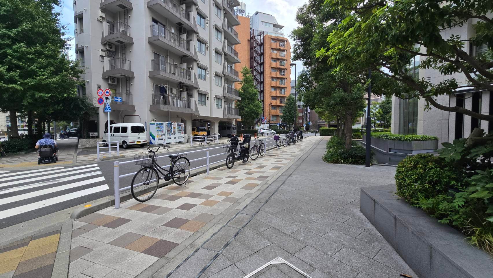 ブリリア ザ タワー東京八重洲アヴェニューの周辺道路の写真