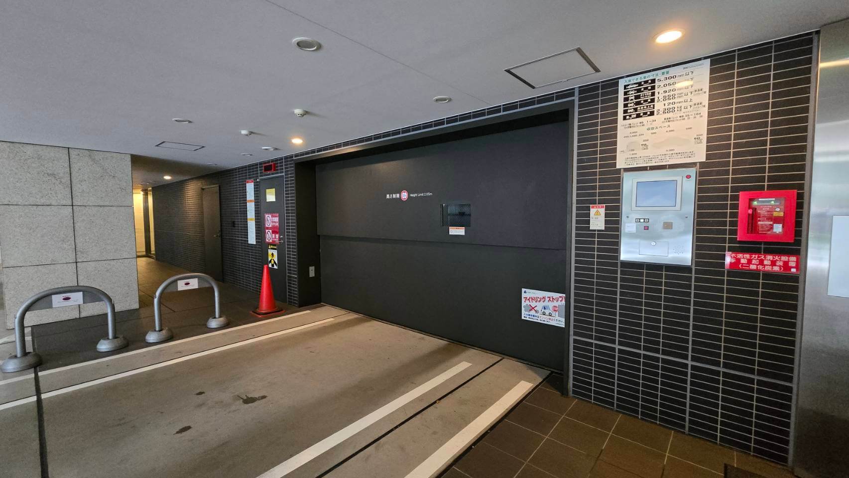 ブリリア ザ タワー東京八重洲アヴェニューの駐車場の写真
